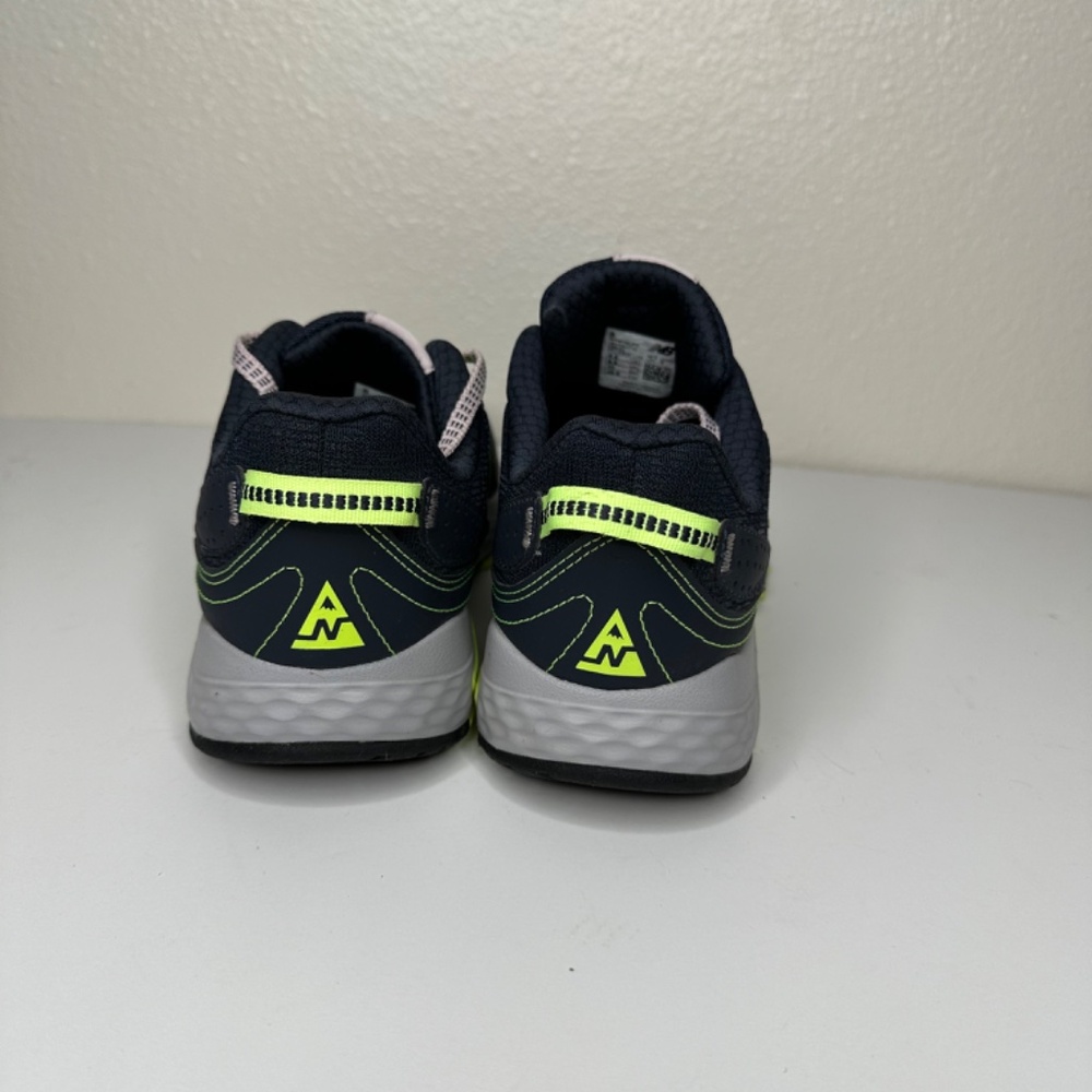New Balance Women's Trail Shoes Size 8.5 - Picture 3 of 7